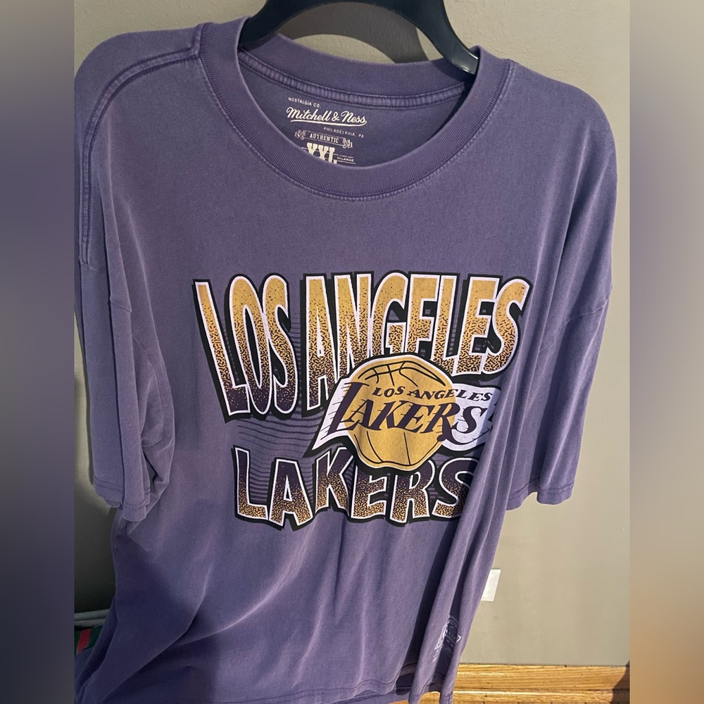 Mitchell & Ness Lakers Graphic Tee in Purple